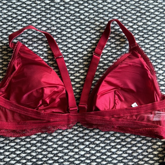 Set of 2 Victoria’s Secret Bralettes - Picture 6 of 13